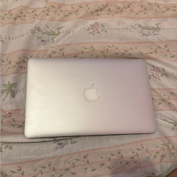 Apple MacBook Silver